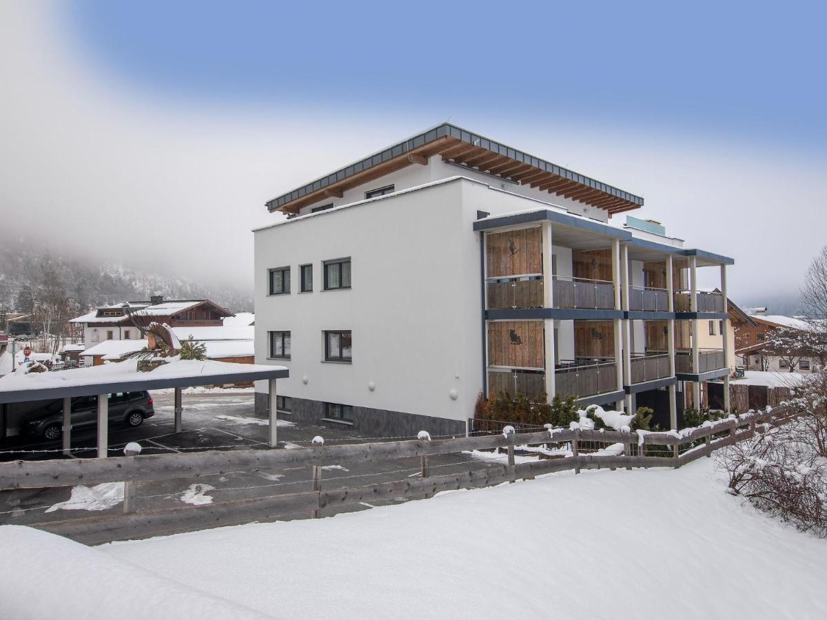 Apartment In Neukirchen With A Carport Neukirchen am Grossvenediger Exterior photo