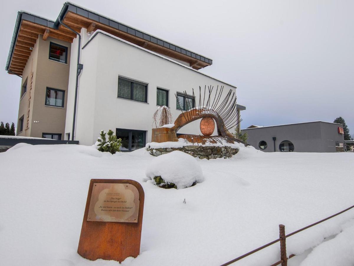 Apartment In Neukirchen With A Carport Neukirchen am Grossvenediger Exterior photo